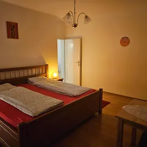 laxmi-happy-home-in-historical-prague.praguehotelsweb.com/